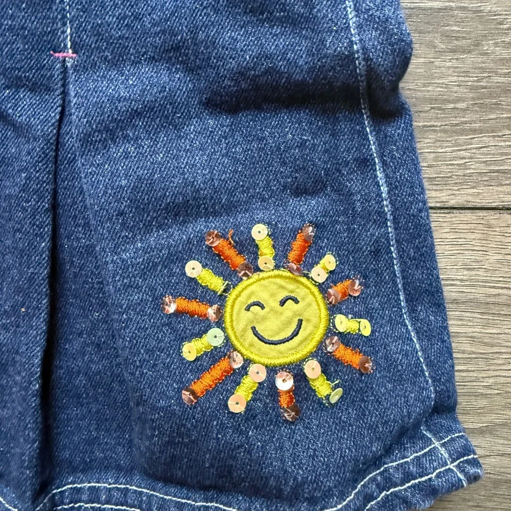 Y2K VTG Disney Kids Denim Overall Dress Girls Size 4/5 Rainbow Sun Embroidered - Picture 7 of 7